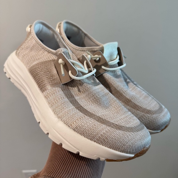 Hey Dude Women’s Sirocco Lightweight Slip On Sneakers Size 8 Neutral - Picture 1 of 7